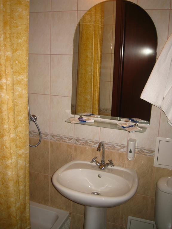 Druzhba Service Hotel Киев Стая снимка